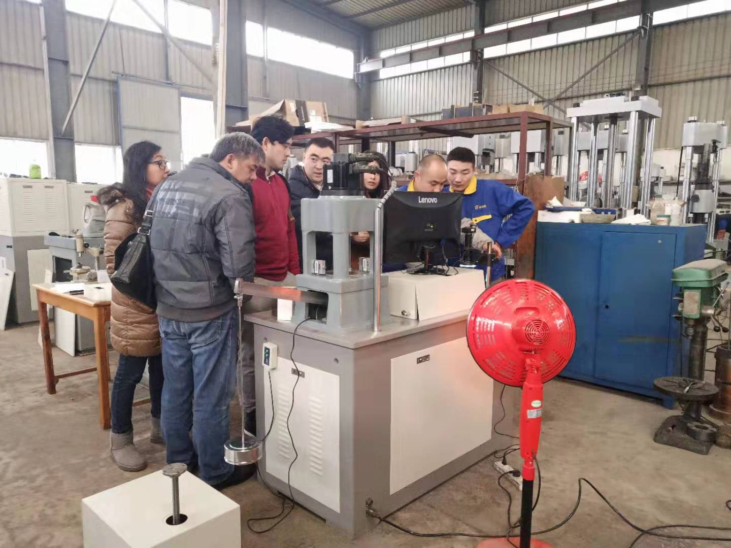 国外客户到现金牛牛工厂参观考察